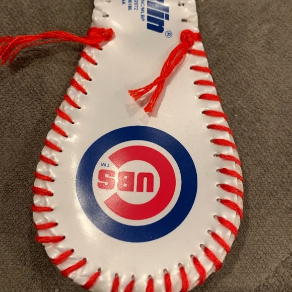 Cubs Logo Baseball Keychain - Picture 2 of 2
